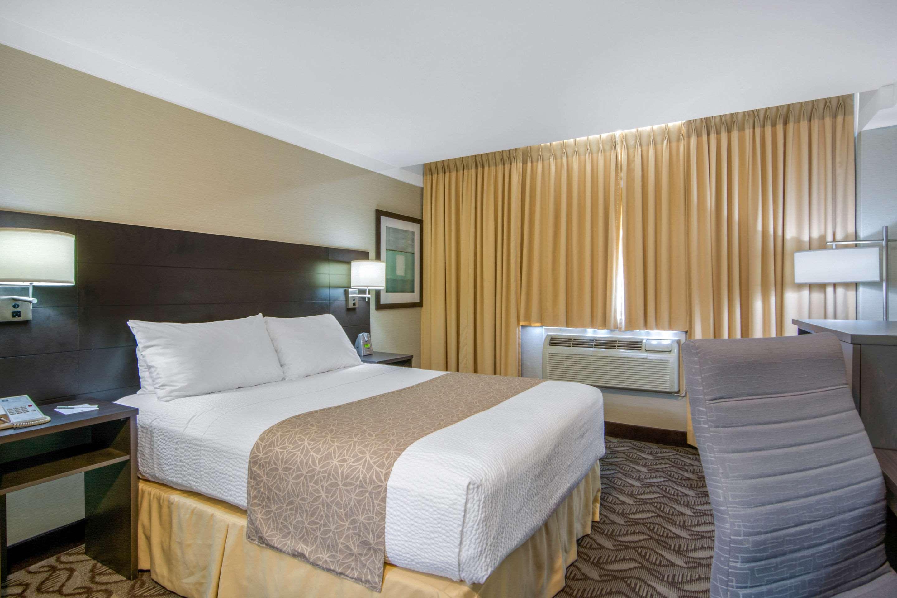 Clarion Hotel Sudbury Exterior photo